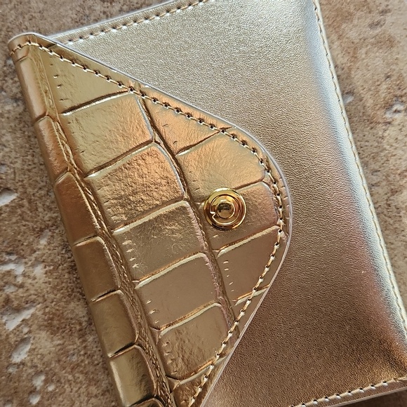 Oventure keychain wristlet with snakeskin design and tassel - Picture 2 of 11